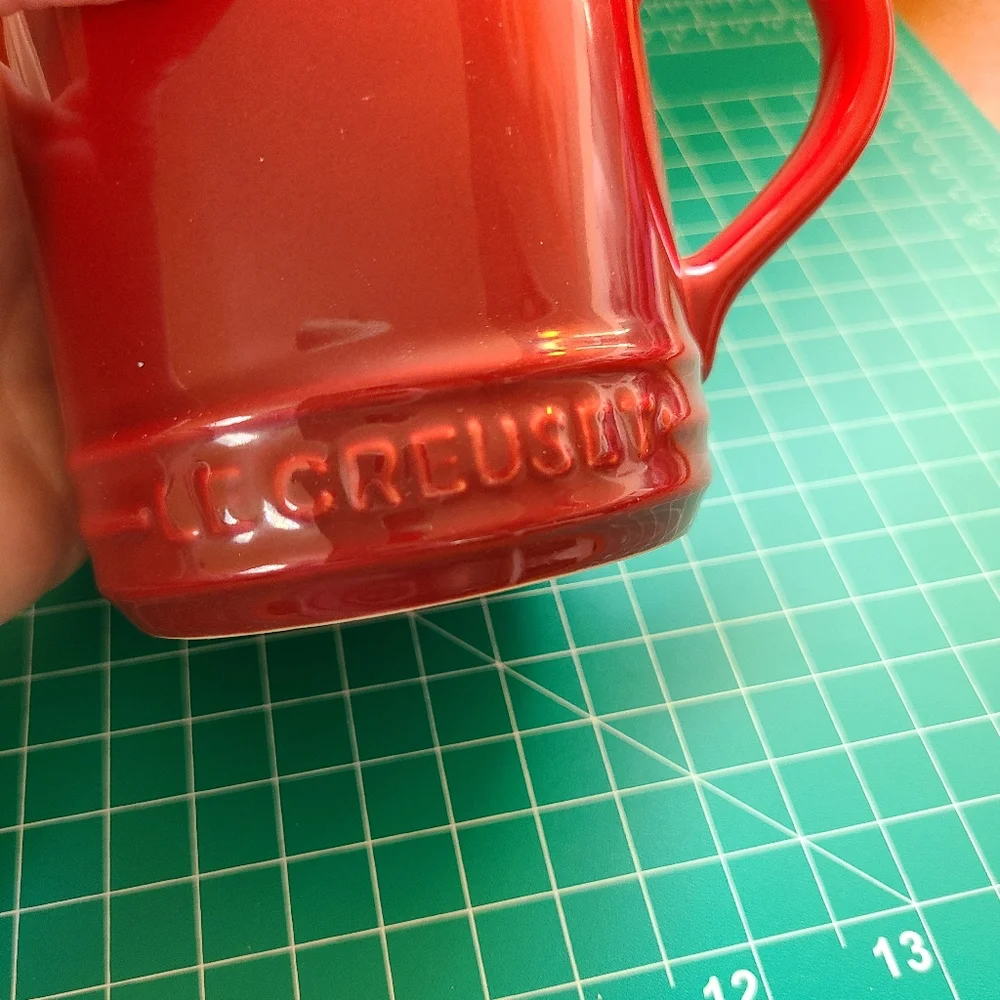 Le Creuset cherry red large coffee mug - Picture 2 of 4